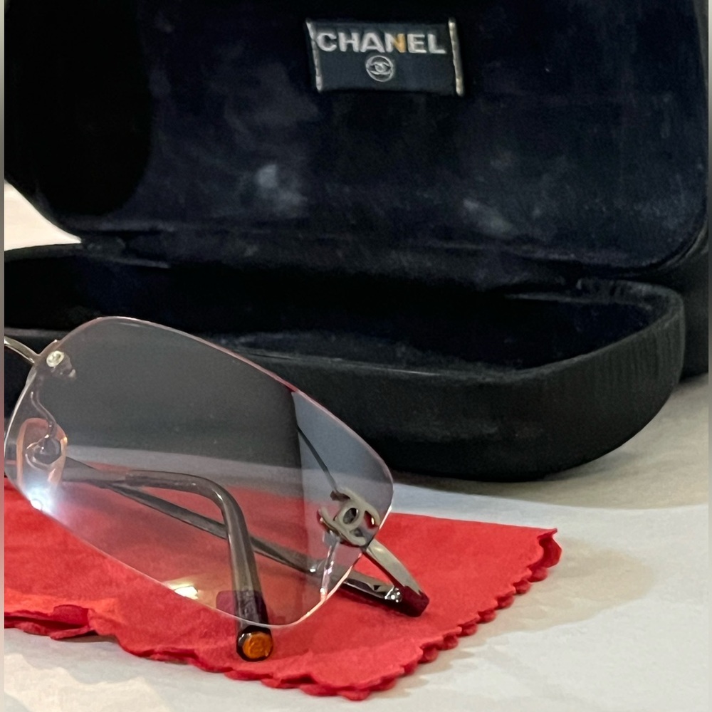 Vintage CHANEL Silver Rimless Sunglasses - Picture 3 of 7